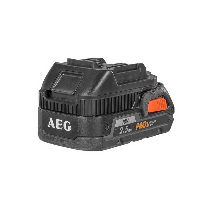 AEG 18V to Makita 18V LXT battery adapter - fitted to the AEG 18V battery, Makita tool-side rails upward